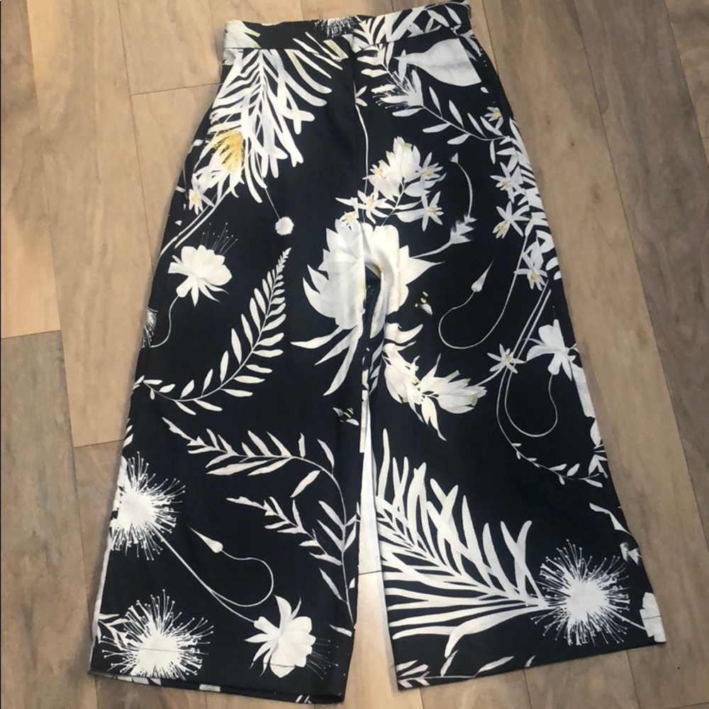 High wasted floral gaucho pants